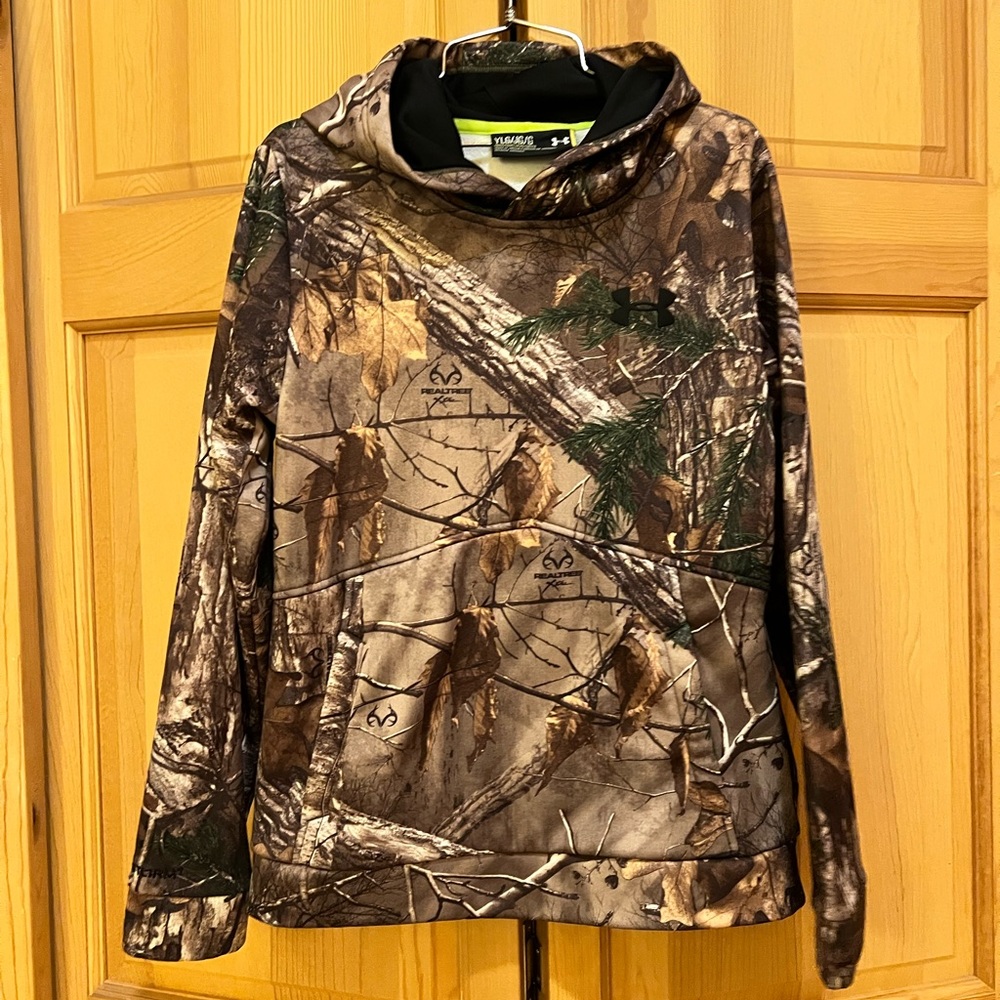 Youth Large Under Armour Camo Hoodie. Excellent condition.